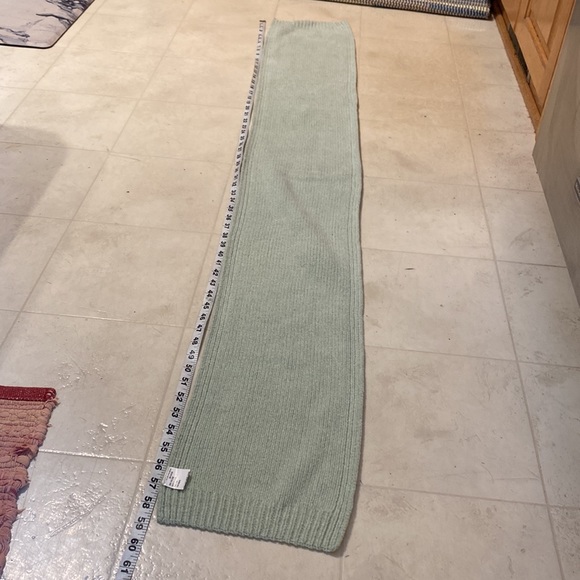 Seafoam Green Knit Scarf, Beauty, Warmth & softness! A Great Look! 60”x 9” 💚🔥 - Picture 5 of 9